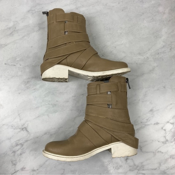 Dollhouse Women's Mummy Chunky Buckle Heeled Ankle Winter Boots Tan White Size 6 - Picture 3 of 7